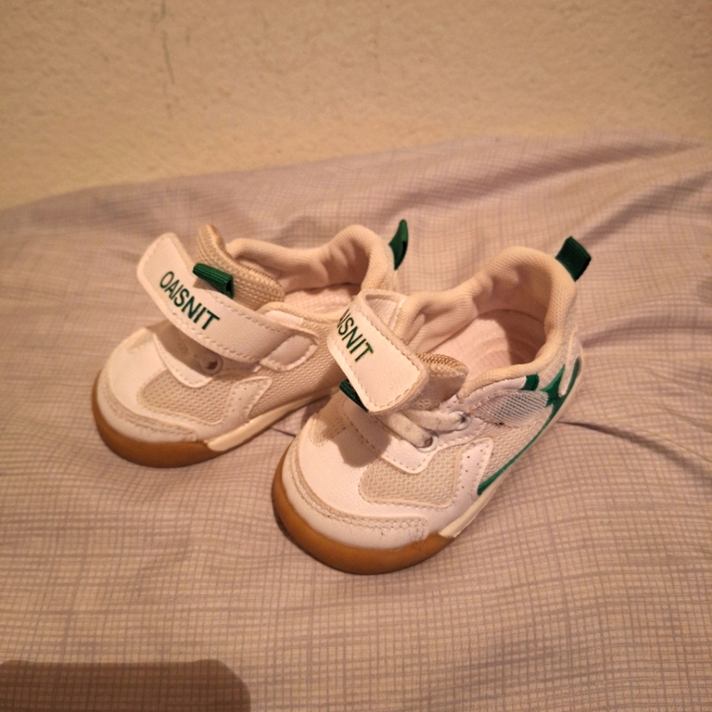 Infant retro shoes size 17